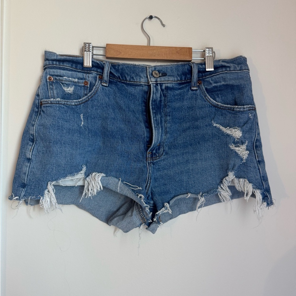 Abercrombie & Fitch Blue Denim Mom Shorts mid rise